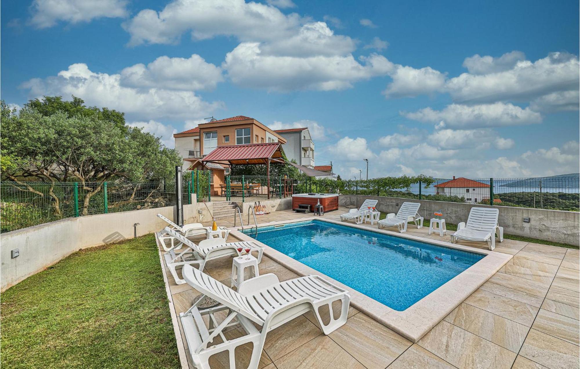 Holiday home Beautiful In With Jacuzzi *
